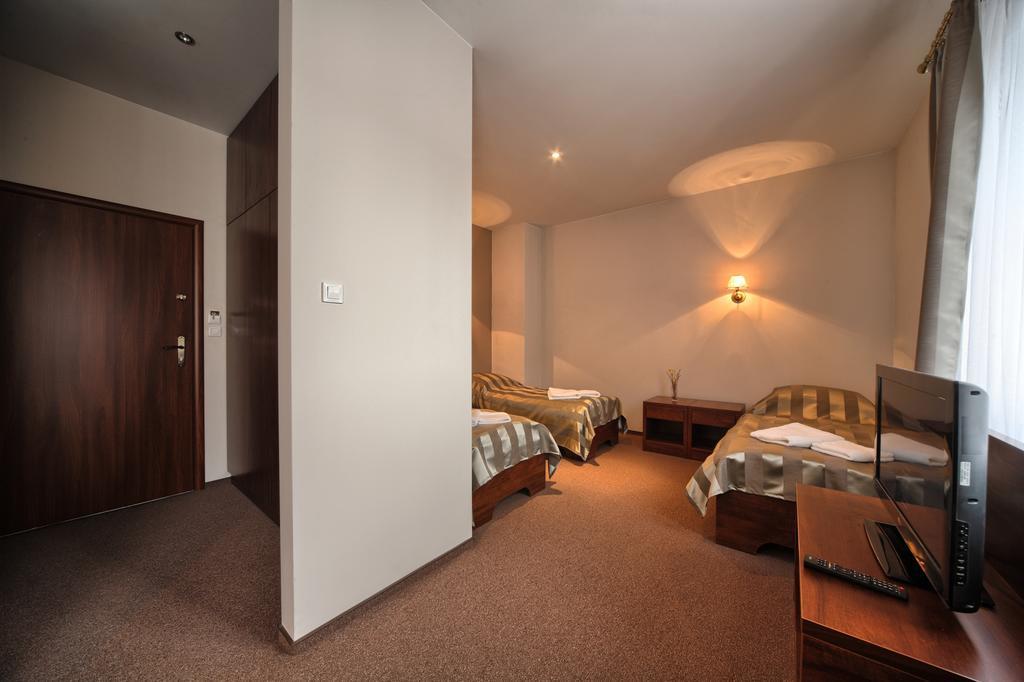 Hotel Stara Fabryka Malogoszcz Room photo